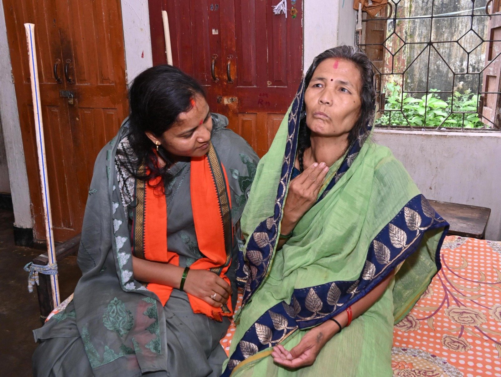 मंत्री श्रीमती राजवाड़े ने गीदम में वृद्धा आश्रम का निरीक्षण किया