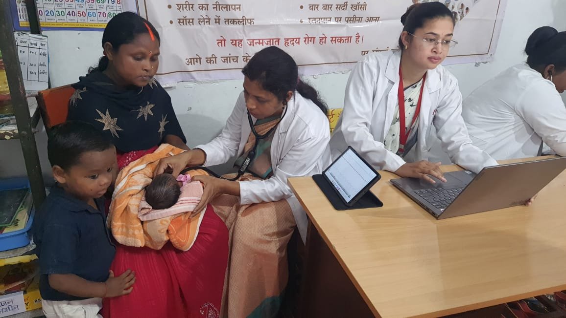 ‘प्रोजेक्ट धड़कन’ – आंगनबाड़ी एवं शासकीय विद्यालयों के 95 बच्चों का निःशुल्क हृदय रोग जांच किया गया
