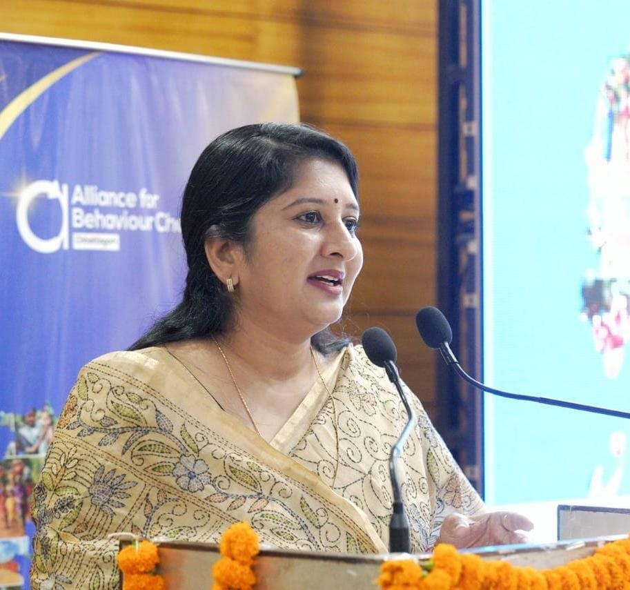 4 वर्ष से चल रहे अभिभावक और शाला के विवाद का डॉ. वर्णिका शर्मा ने मात्र 3 दिन में किया निराकरण