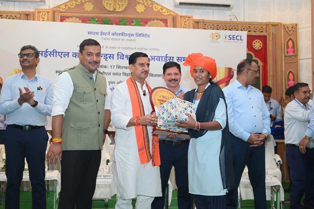 एसईसीएल में विश्वकर्मा जयंती एवं प्रधानमंत्री  नरेंद्र मोदी के जन्मदिन पर 75 श्रमवीरों को सम्मानित किया गया
