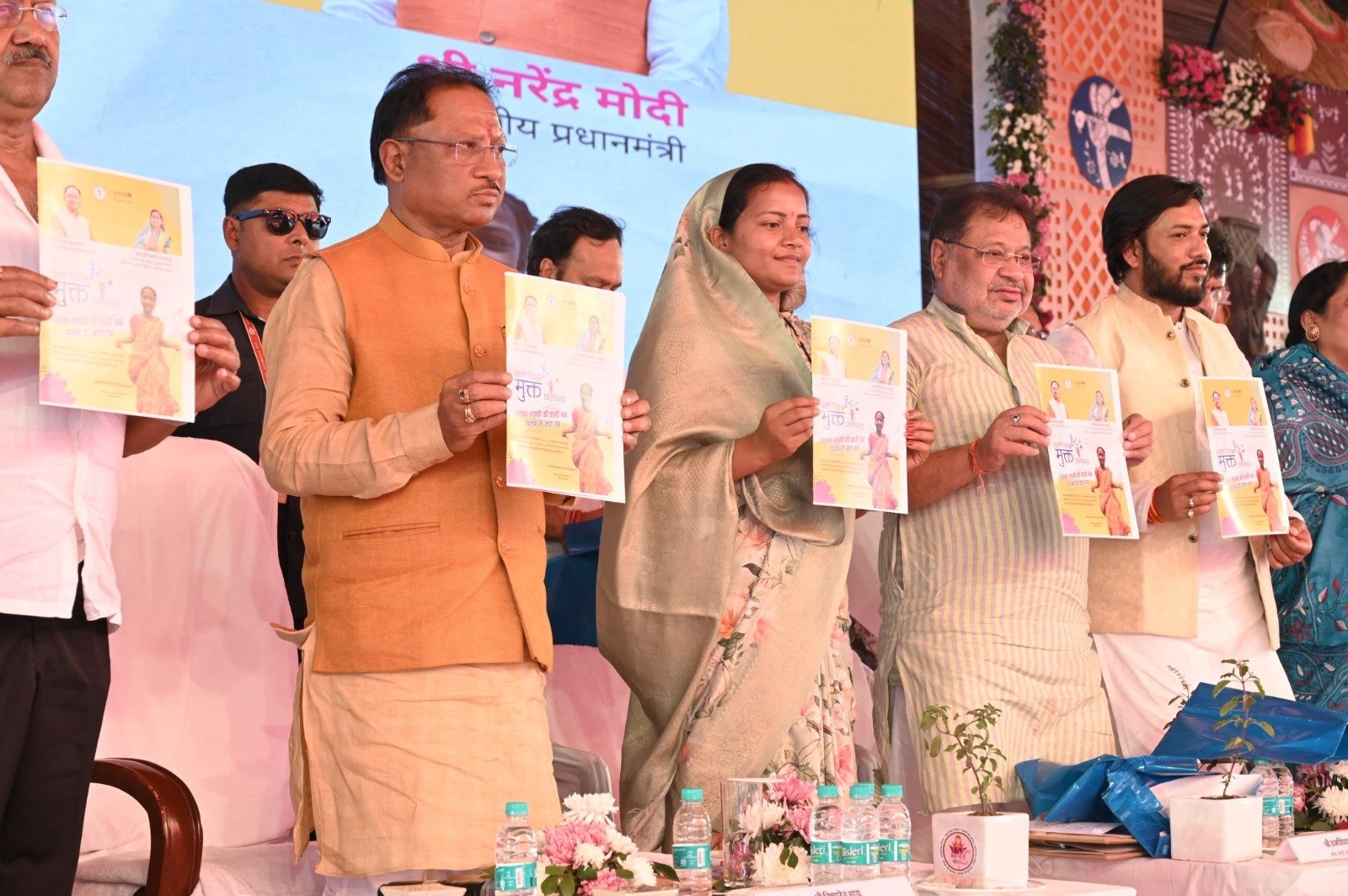 महिला एवं बाल विकास मंत्री श्रीमती लक्ष्मी राजवाड़े के मार्गदर्शन में छत्तीसगढ़ की बड़ी उपलब्धि : सूरजपुर जिले की 75 ग्राम पंचायतें हुईं “बाल विवाह मुक्त”