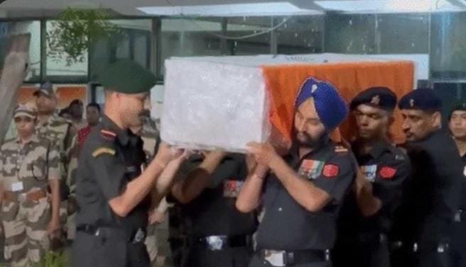 मणिपुर के बिष्णुपुर में नक्सली हमले में बस्तर का लाल शहीद : बस्तर जिले के बालेंगा गांव में आज होगा अंतिम संस्कार, रायपुर एयरपोर्ट में पूरे सैन्य सम्मान के साथ दी गई अंतिम विदाई