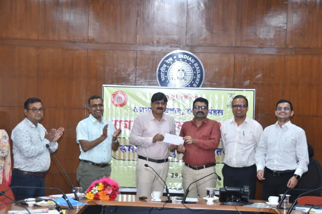 रायपुर रेल मंडल में राजभाषा पखवाड़ा 2025 संपन्‍न