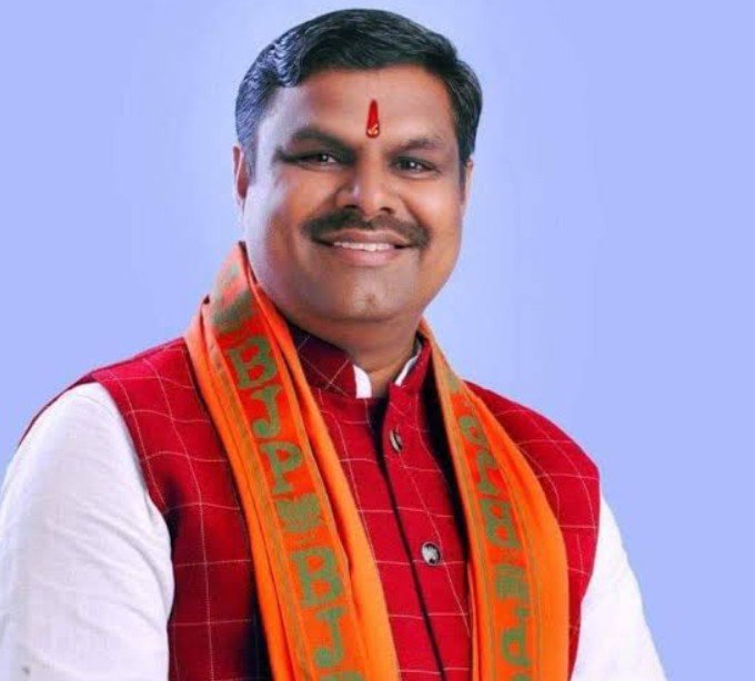 शिक्षा मंत्री गजेंद्र यादव का गुजरात दौरा