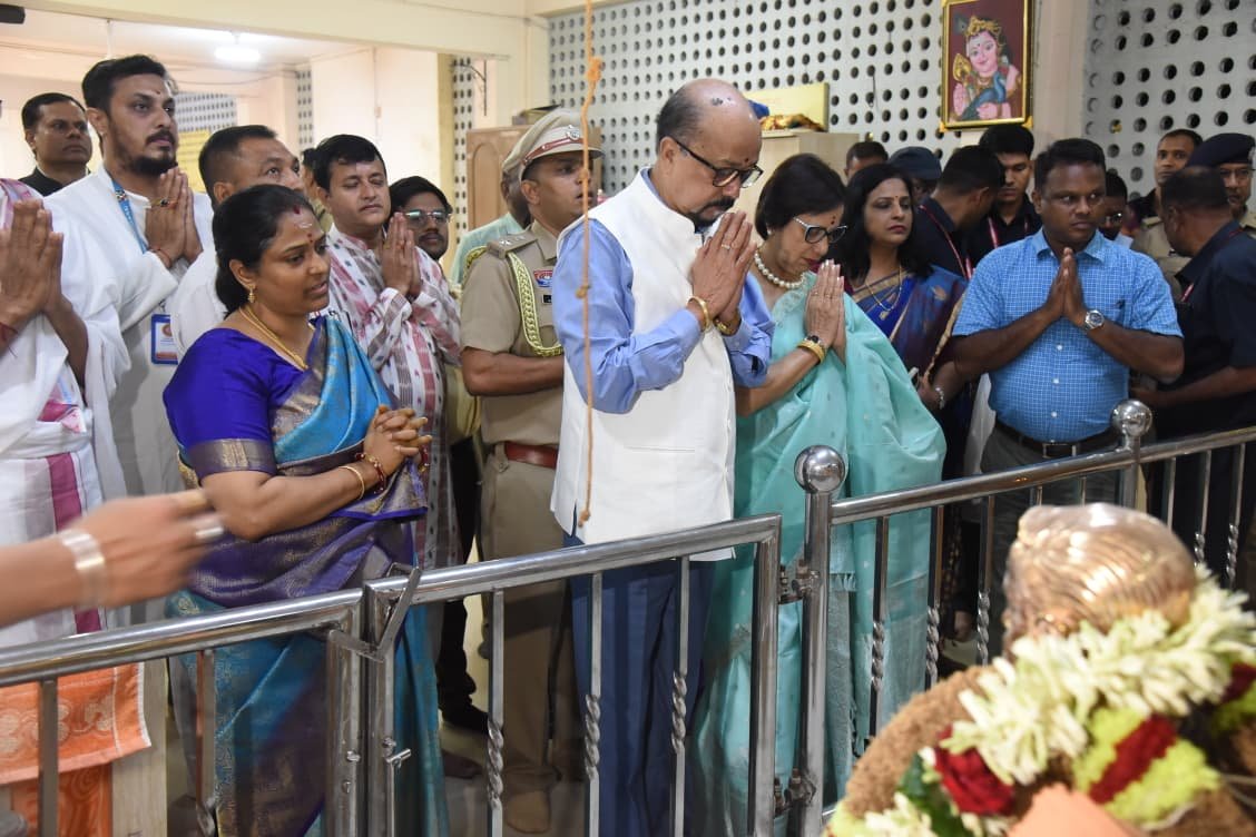 राज्यपाल रमेन डेका ने भिलाई स्कंदाश्रम में की पूजा अर्चना, प्रदेश की खुशहाली के लिए की कामना