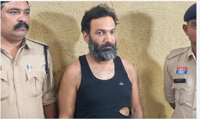 पुलिस का धमाकेदार एक्शन: 6 महीने से फरार ‘वसूली किंग’ वीरेन्द्र तोमर उर्फ रूबी ग्वालियर से गिरफ्तार