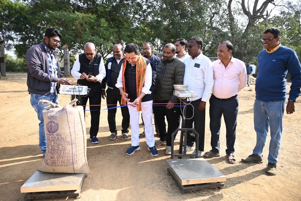 विश्वास और विकास की अभूतपूर्व सौगात, बसना विधायक डॉ. संपत अग्रवाल ने किया रसोड़ा धान खरीदी केंद्र का भव्य शुभारंभ