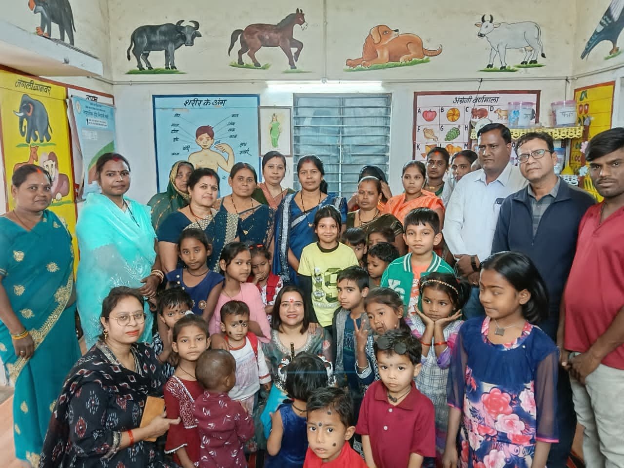 बच्चों के चेहरों पर मुस्कान, कर्मचारियों का जन्मदिन बना यादगार – “प्रोजेक्ट आओ बाँटें खुशियाँ” के तहत शासकीय कर्मचारी बच्चों संग साझा कर रहे हैं खुशियाँ