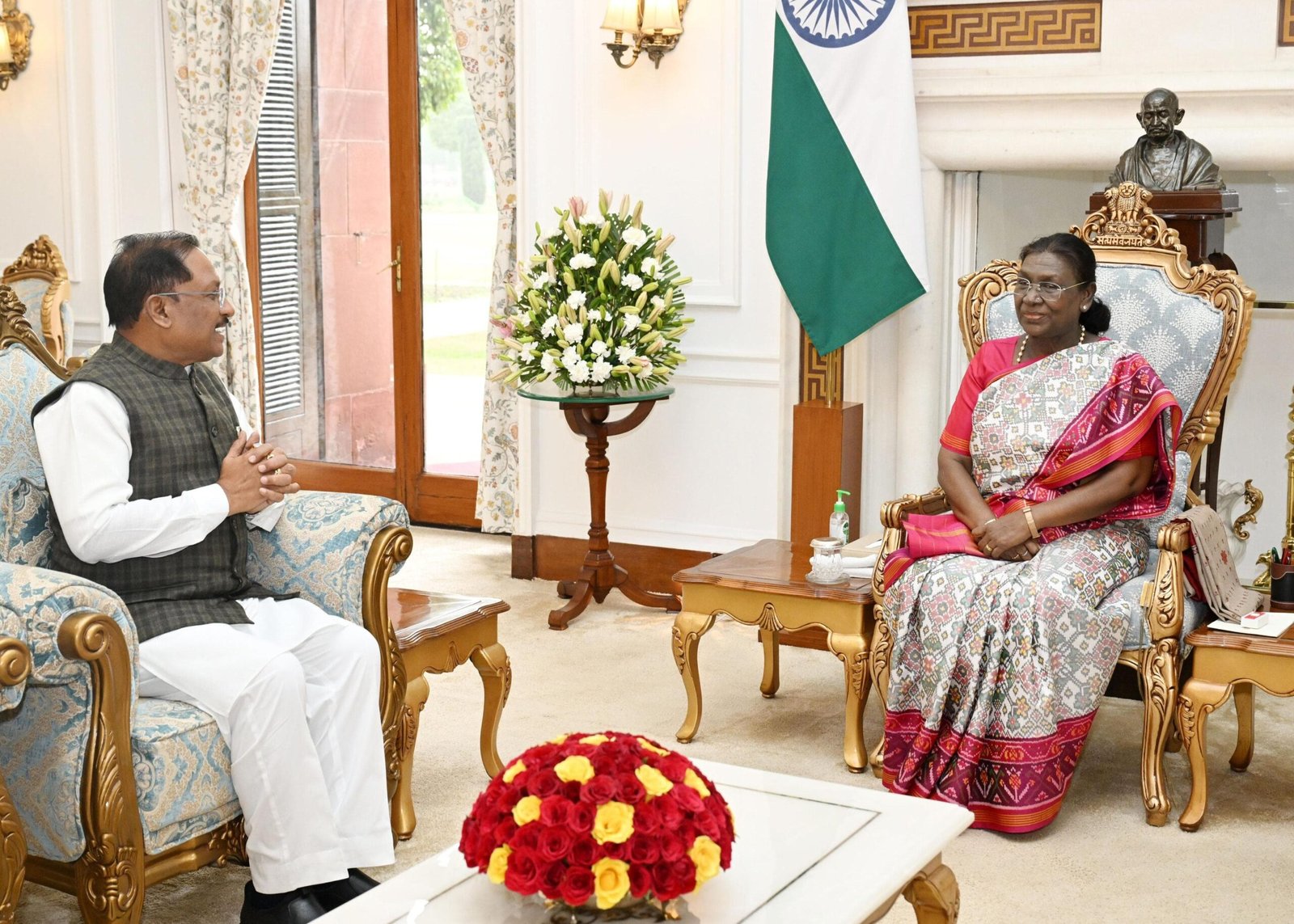 मुख्यमंत्री विष्णुदेव साय ने राष्ट्रपति द्रौपदी मुर्मू से की सौजन्य मुलाकात, ‘बस्तर पंडुम 2026’ में किया आमंत्रित