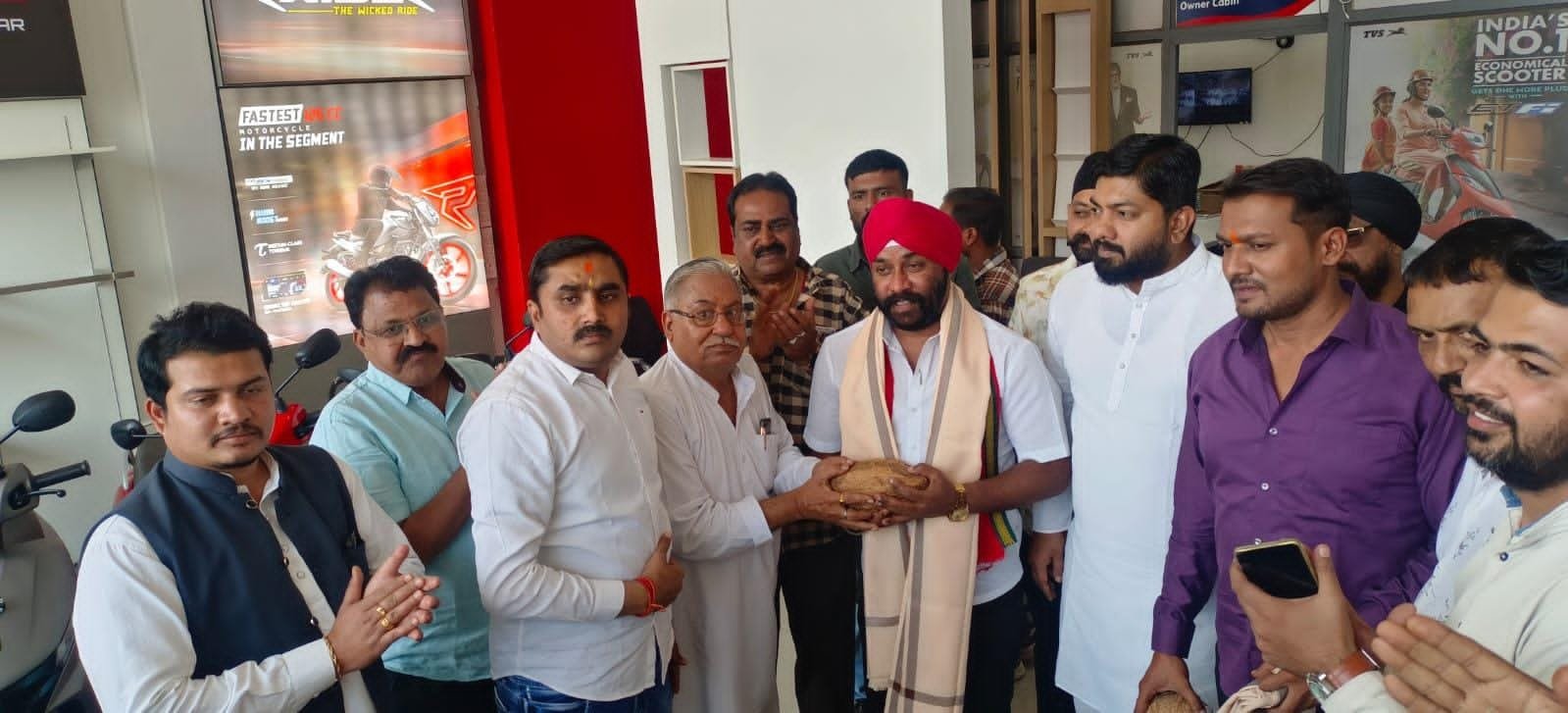 लौहनगरी में अल्पसंख्यक आयोग के अध्यक्ष अमरजीत छाबड़ा के प्रथम नगर आगमन पर स्वाधीन जैन ने किया जोरदार स्वागत