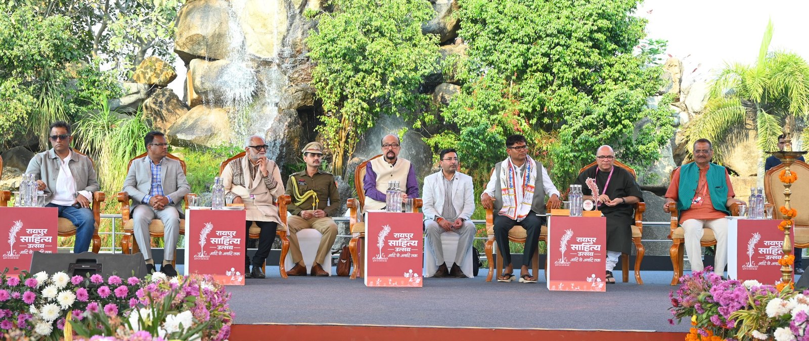 रायपुर साहित्य उत्सव के समापन समारोह में शामिल हुए राज्यपाल