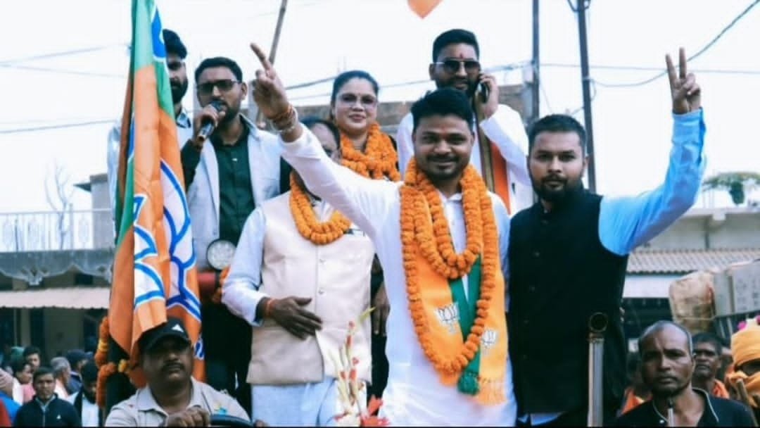 भाजयुमो के नवनियुक्त जिलाध्यक्ष देव गुप्ता का रामानुजनगर आगमन पर भव्य स्वागत