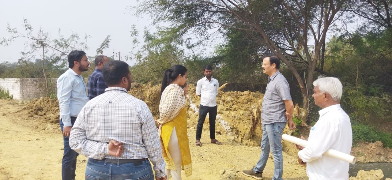 अमलीडीह नाले में अतिक्रमण पर चला प्रशासन का बुलडोजर : नायब तहसीलदार ज्योति सिंह ने की कार्यवाही