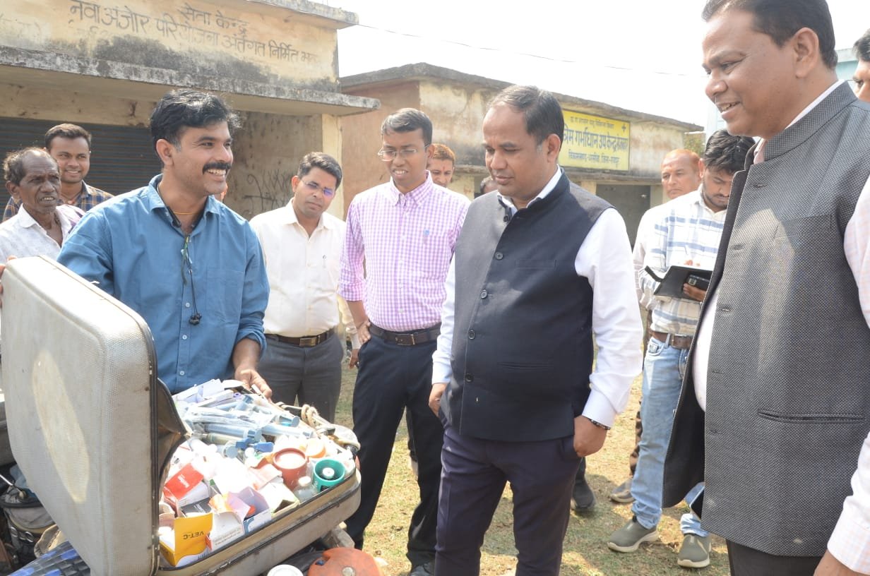 कलेक्टर ने पशुपालन विभाग के कृत्रिम गर्भाधान केंद्र का किया निरीक्षण, विभाग के प्रयासों की सराहना की