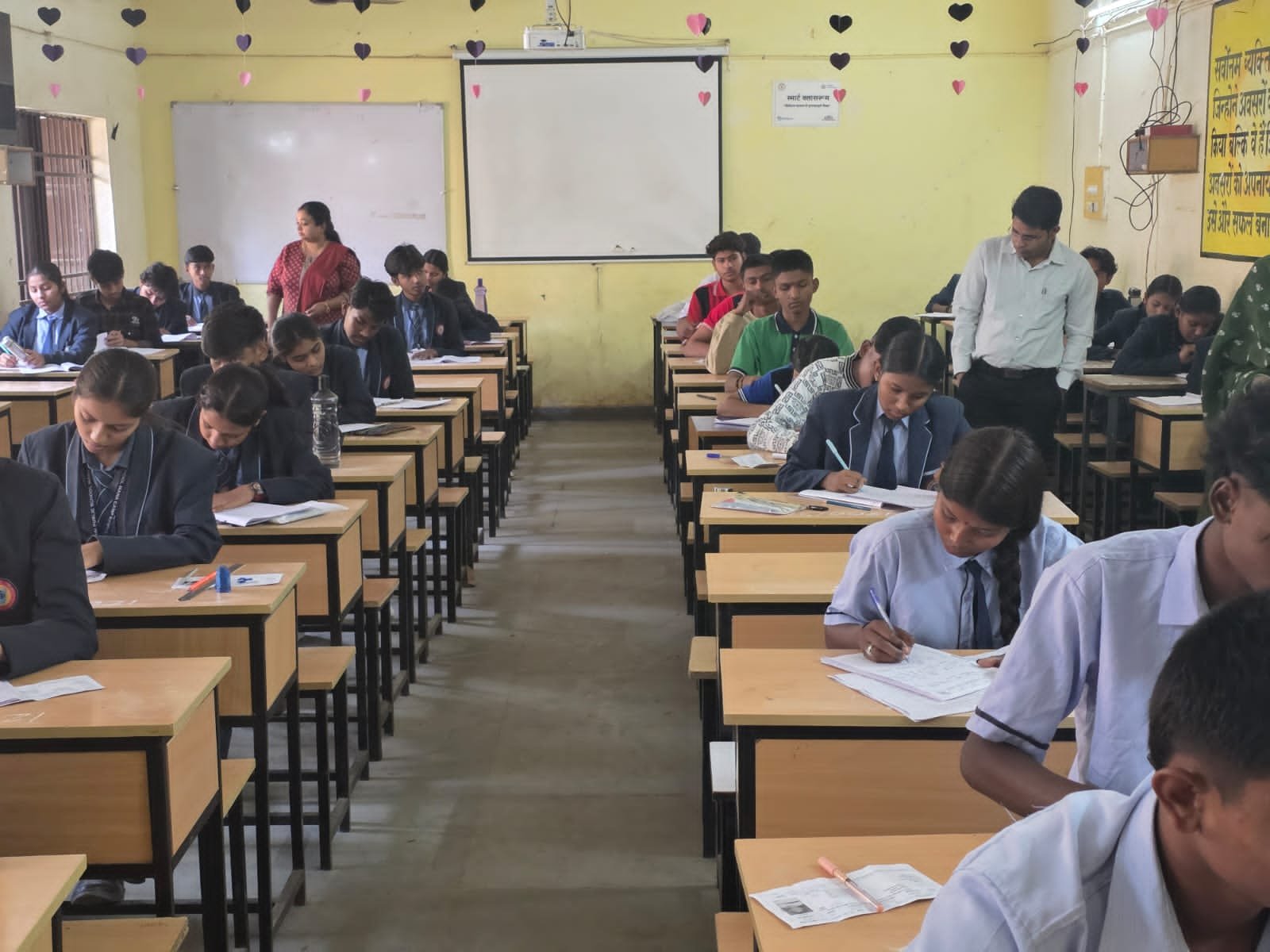 एसडीएम नंदकुमार चौबे ने 10वीं बोर्ड परीक्षा केंद्र का किया निरीक्षण, व्यवस्थाओं का लिया जायजा