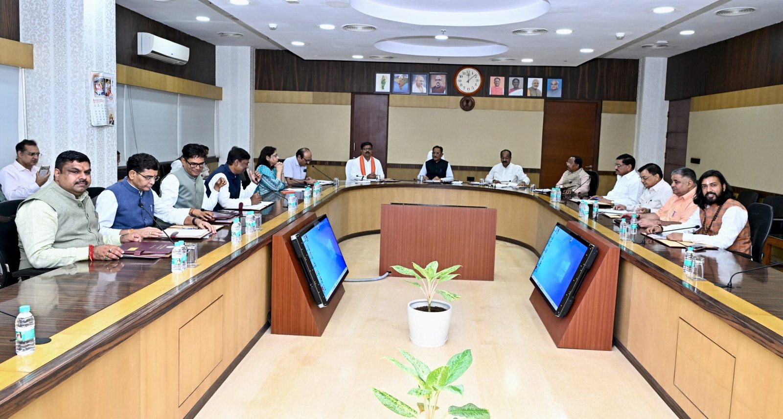 कैबिनेट के महत्वपूर्ण निर्णय: अतिथि व्याख्याताओं की संशोधित नीति को मंजूरी, पूर्व अग्निवीरों के लिए भर्ती नियम-2026 अनुमोदित