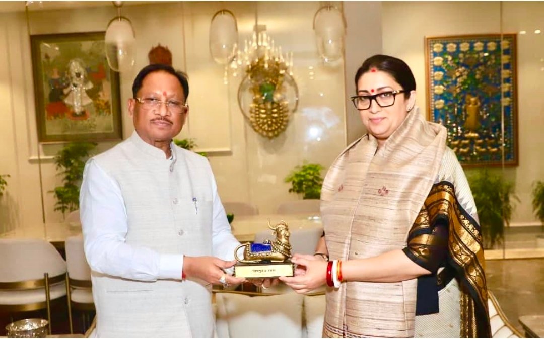 मुख्यमंत्री विष्णु देव साय ने पूर्व केंद्रीय मंत्री एवं छत्तीसगढ़ प्रभारी स्मृति ईरानी से की सौजन्य मुलाकात